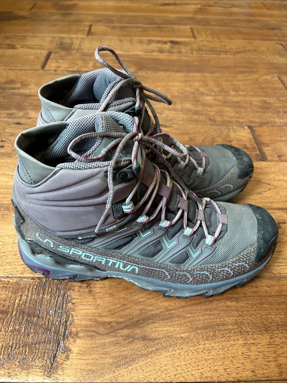 La Sportiva Ultra Raptor II Mid GTX Waterproof Hiking Boots Womens Size 10